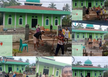Pemdes Tangkasi Bersama Masyarakat Gotong Royong Bangun Teras Masjid Baitul Makmur