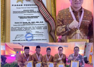 Bupati Joune Ganda Terima Penghargaan Wredatama Nugraha Utama dari PWRI
