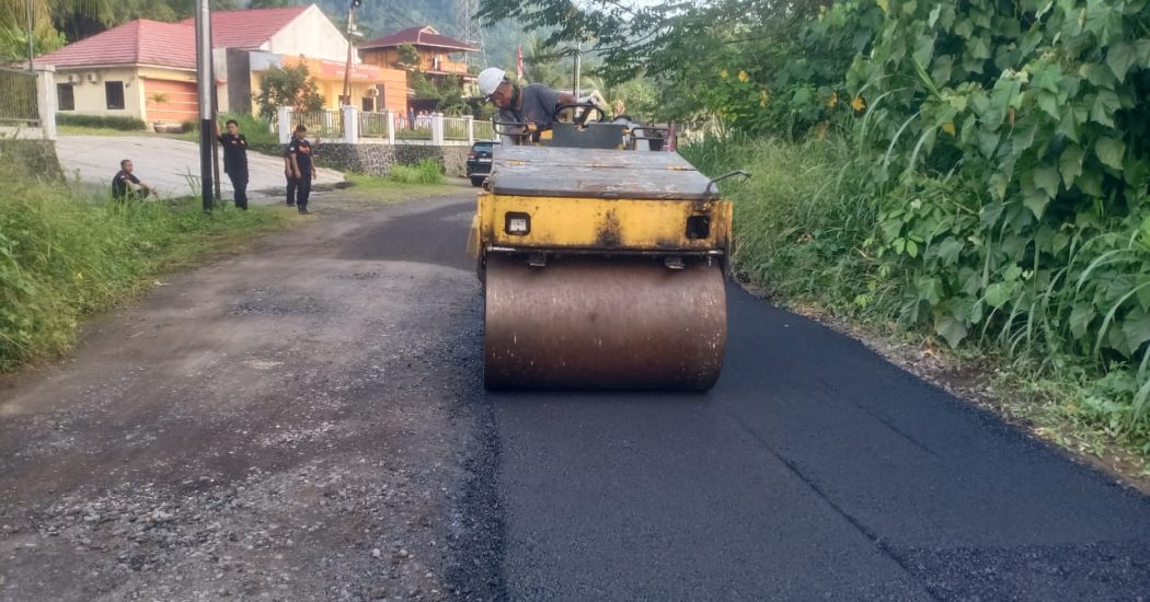 Perbaikan Jalan Rusak Depan Kantor Damkar Minut Segera Rampung